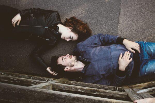 Decoding Subtle Signals: Untangling Early Relationship Red Flags